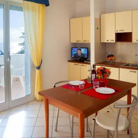 Pool & Seaview Apartament Pietra Ligure