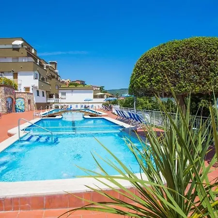 Apartment Pool & Seaview