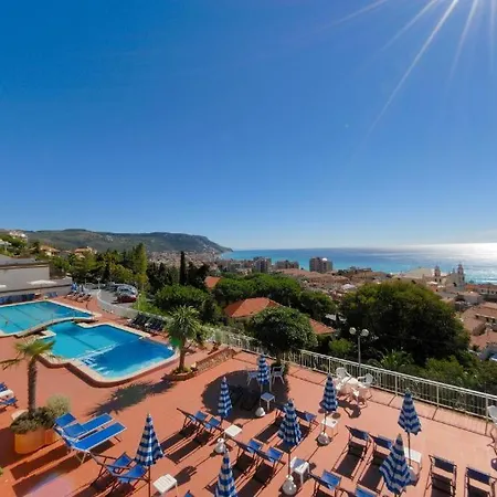 Apartment Pool & Seaview